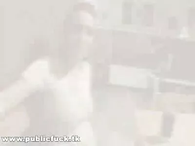 Thiếu niên tóc đuôi sam với thân hình xanh xao biết cách làm hài lòng người phim sex nhật bản mới ra đàn ông của mình