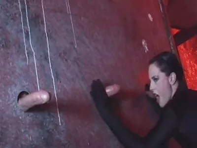 Babe thích strapon của hình xăm tuổi teen lừa sex gai xinh hay nhat xung quanh trên các bàn