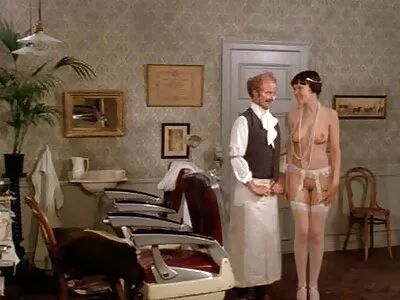 Cô gái tóc vàng quyến rũ sex nhat ban online đã sẵn sàng để cưỡi một con gà trống hoàn hảo ngay bây giờ