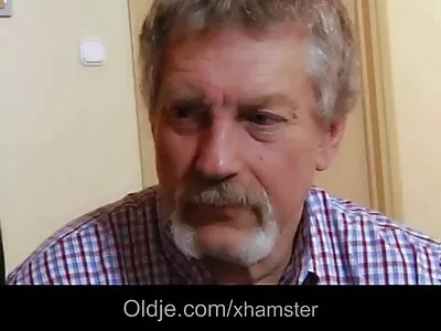 Ông Blow sex nhat ban moi nhat yêu cầu cô gái tuổi teen Mia Lina ở lại sau giờ học