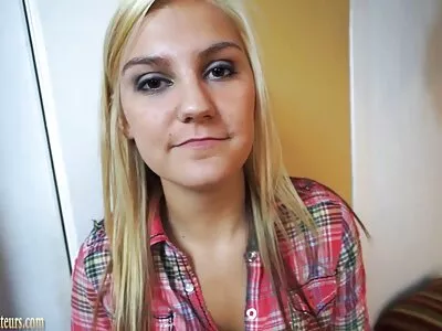 Nhật Bản xinh xắn sex nhat ban khong che moi nhat Saya Fujiwara đi xuống để hút vòi nước của người đàn ông