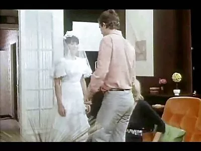 Trẻ nhỏ sex nhat ban 2018 cô bé được đùa giỡn và fuck trên một xoa bóp bàn