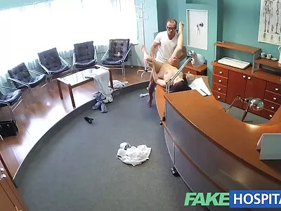 Điểm A đang ở trong túi khi gà con mặc nó với giáo sex mới nhất nhật bản viên