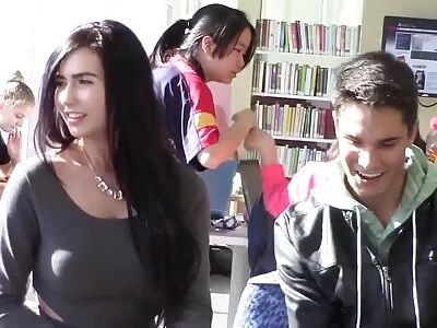 Trong khi nam thanh niên ngại ngùng về tình dục, July Sun đã lấy sừng bò đực jav moi nhat