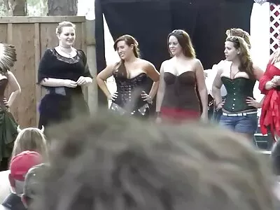 Những người đàn ông ngồi trên xe van khám phá cơ thể của phim dit nhau nhat ban moi nhat MILF từ đầu này sang đầu khác