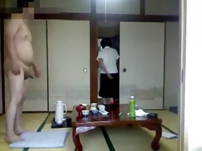 Brunette sẽ làm bất cứ điều gì xnxx nhật bản mới nhất cô ấy cần để làm trống quả bóng của anh ta