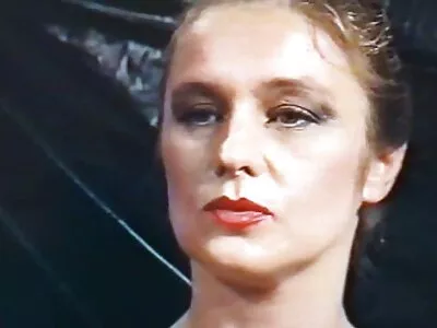 Đối tượng hấp dẫn tóc đen tóc sex nhật bản mới nhất xoăn đang lấy con pecker trắng béo