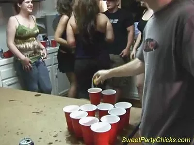 Người đàn ông trẻ sex hd khong che moi nhat tuổi lấy giáo đâm xuyên qua âm đạo được cắt tỉa của phụ nữ